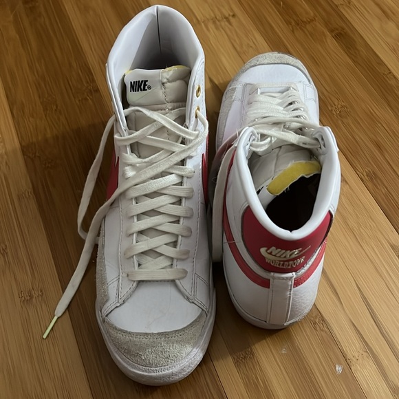 NIKE Men’s 8.5 “World Tour” Blazers - Picture 4 of 5